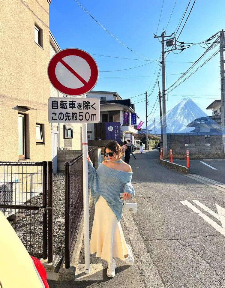 妻子初次接受三人行小说,高清正版视频在线观看